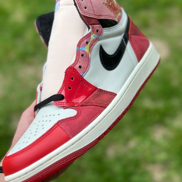 The Marvel x Air Jordan 1 Retro High OG 'Next Chapter’ - Picture 9 of 12